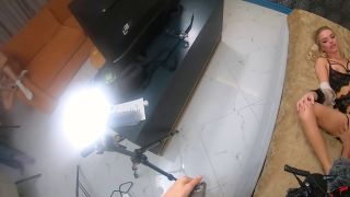 Video The Actors Let a Blonde With Big Tits In a Circl Anal And Pus...-7