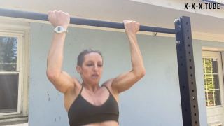  Lora Cross   weighttraining Lora Cross Lora Cross Fitness Challenge Again-1