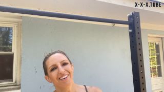  Lora Cross   weighttraining Lora Cross Lora Cross Fitness Challenge Again-3