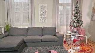 Eden Ivy, Leya Desantis - BTS - Christmas Cuties Invite Neighbours In For Festive DP Gangbang GP3153 FullHD.-4