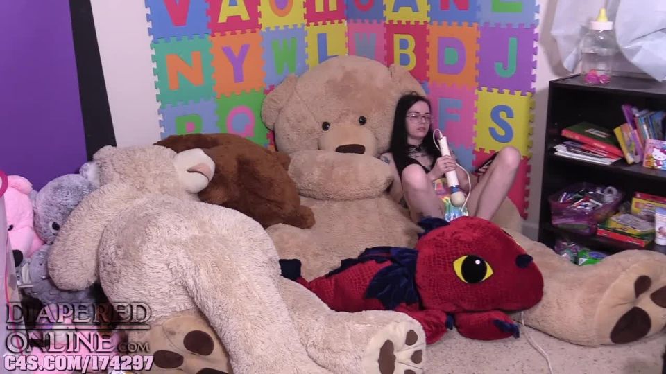 Diaperedonline2Samara Stephanie Samara  Stephanie Hitachi with Friends