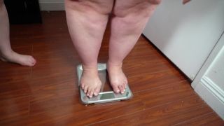 SSBBW Mysti and Eliza Check Weight Gain BBW!-8