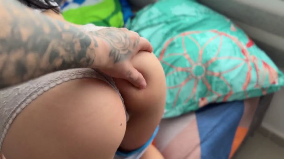 Dereckandzoe,Sofia Palvin - El cornudo de mi vecino me apuesta el rico culo de la puta de su esposa por unos centavos de pesos.