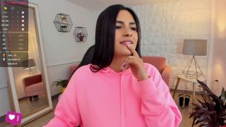 NaughtySaray - College girl shows her feet to her fans, so they can masturbate and shoot their semen on her feet-8