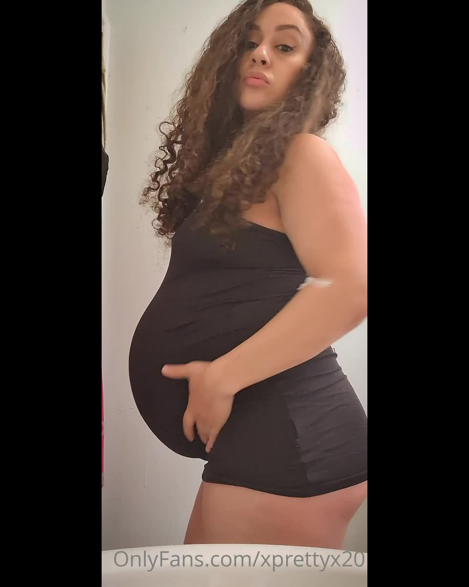 xprettyx20 aka prettymixedmama in Belly Oiling 1200p UltraHD/2K