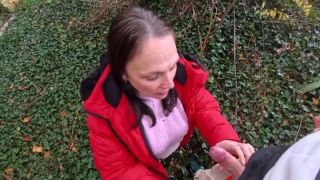 [K2S.CLUB] Saskialove87 - Mutti bläst kleinen Schwanz im Wald leer - SD 404P-9