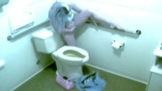 Blonde Masturbating on Toilette Public!-7