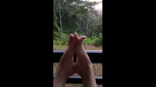 Wiggle Feet in Rainforest webcam QueenMotherSoles-2