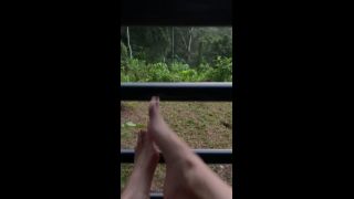 Wiggle Feet in Rainforest webcam QueenMotherSoles-5