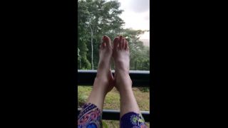 Wiggle Feet in Rainforest webcam QueenMotherSoles-7