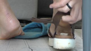 Italian Girlfriend aka italiangirlfriend - 07-14-2022 OnlyFans Video - Wafers inshoe and wafers outside the shoes P video hardcore Italian Girlfriend-0