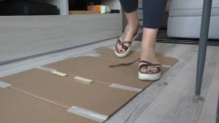 Italian Girlfriend aka italiangirlfriend - 07-14-2022 OnlyFans Video - Wafers inshoe and wafers outside the shoes P video hardcore Italian Girlfriend-1