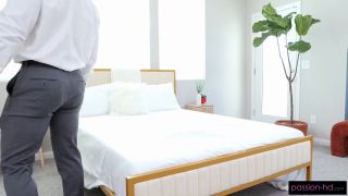 Big Dick I Let My Roommate's Boyfriend Use My Cunt For His VR Game! - Julia James-1