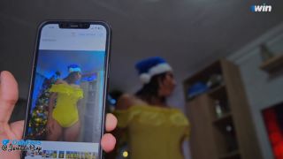 Video MERRY CHRISTMAS Horny Girl Rides Her Friend s Cock  JENIFER P...-2