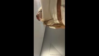 Sarah Caus Tan Touch-Up Diary: Secretly Filmed Moments Unvei-7
