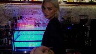 Sexet Bartender Suger Den Sidste Gsts Pik P Toilettet 1080p-2