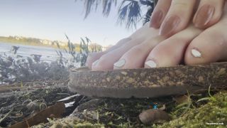 WorldUnseenFilms - Scarletts Relaxing Afternoon (Fetish porn)-6