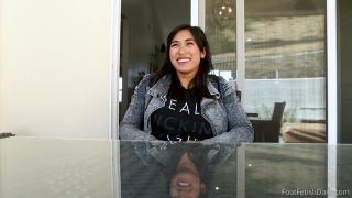 Mia Li Behind The Scenes Mia Li 1 280-7