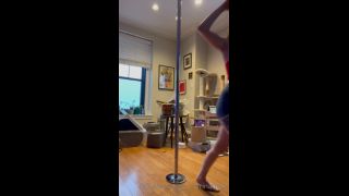 marinadove 2022-02-04 2352866749 been a hot minute since I’ve done any pole danci-3