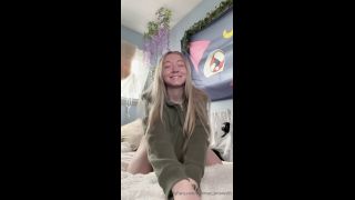 Summer Smores Sucks a Big Dildo Onlyfans (Toys)-1