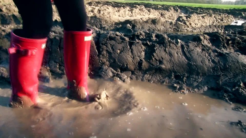 Muddy Wellie Fun Time latex whores_are_us