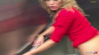 [K2S.CLUB] Scout69 - Deutsche nymphomanische MILF bekommt riskanten fick von fremden im Aufzug - FullHD 1080P-5