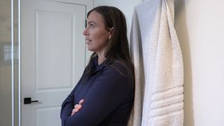 yogabella Gym teacher Helps Uncontrollable Erections-1