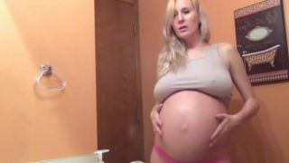 Pregnant woman undressing for webcam-2