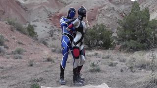 7571 Latex Slavegirl Used Outdoor On Mars-2