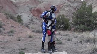 7571 Latex Slavegirl Used Outdoor On Mars-3