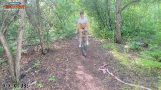 Amateur porn A Stranger S Bike Broke Down I Decided To Help She Thanked Me With Sex In The Forest  Montanasvibe -3