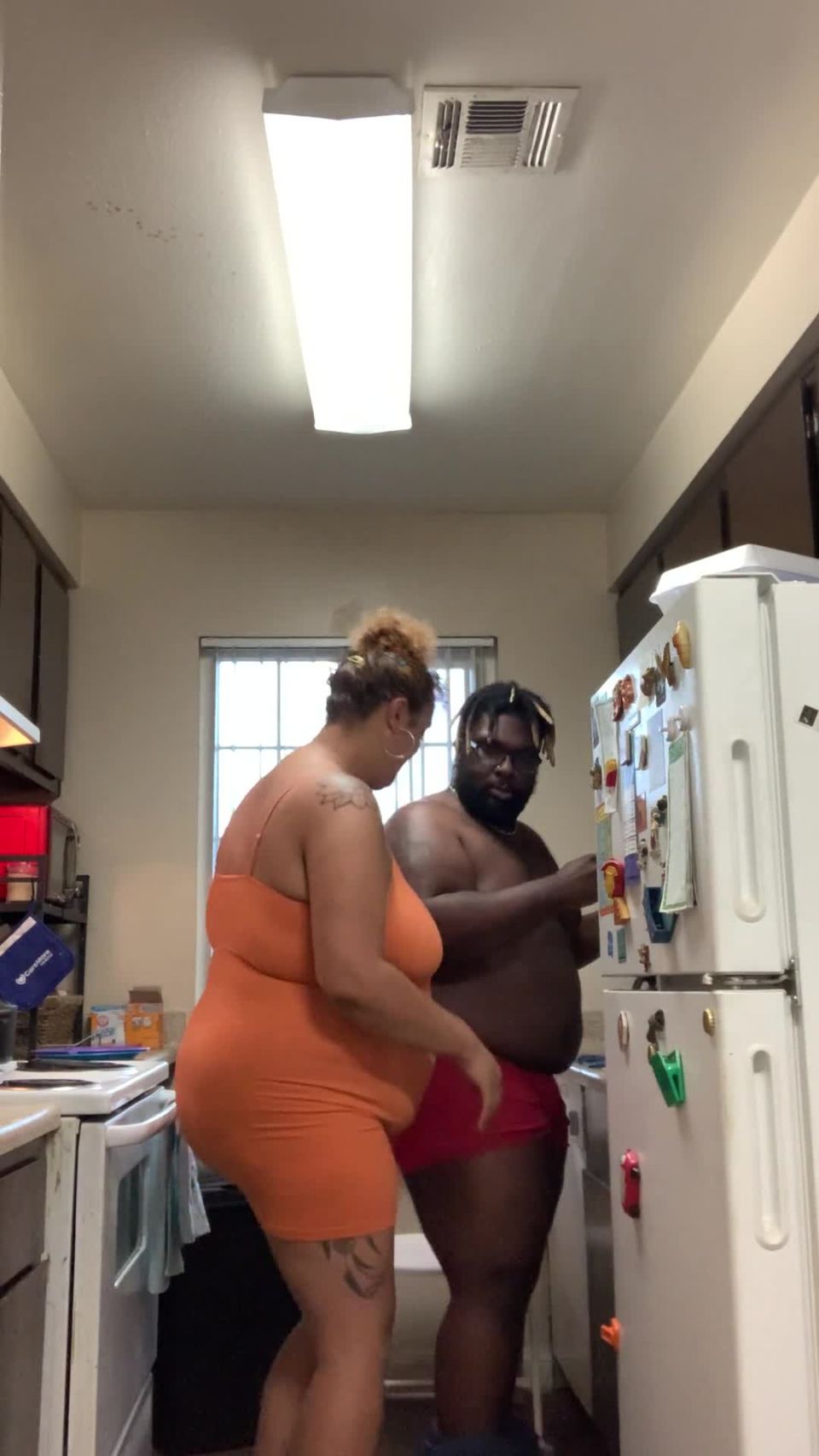 MacGee - WEDGIE IN THE KITCHEN