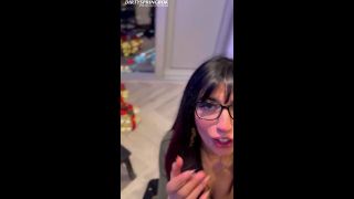 Verified Amateurs Aaliyah Yasin loves her doughnuts extra glazed-8