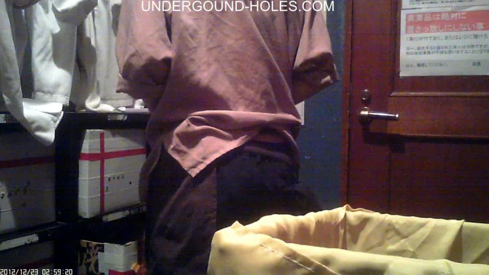 Online Voyeur – digi-tents Changing 19 – 02570002 - digi-tents