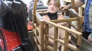 House of Gord19 08 31 Fayth on Fire & CeCi Dolores - Wooden Cage Torment (Installation)-4