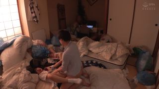 CHINASES SUB REAL-916 私は家族の種付け肉便器 一家繁栄のため世界で一番嫌いな濃厚ゴミ部屋兄貴たちの贄となったイモウトの無慈悲な日々 虹村ゆみ-5