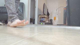 [K2S.CLUB] CurvyElvishGirl - Bare feet pacing- hard floors - HD 720P-3