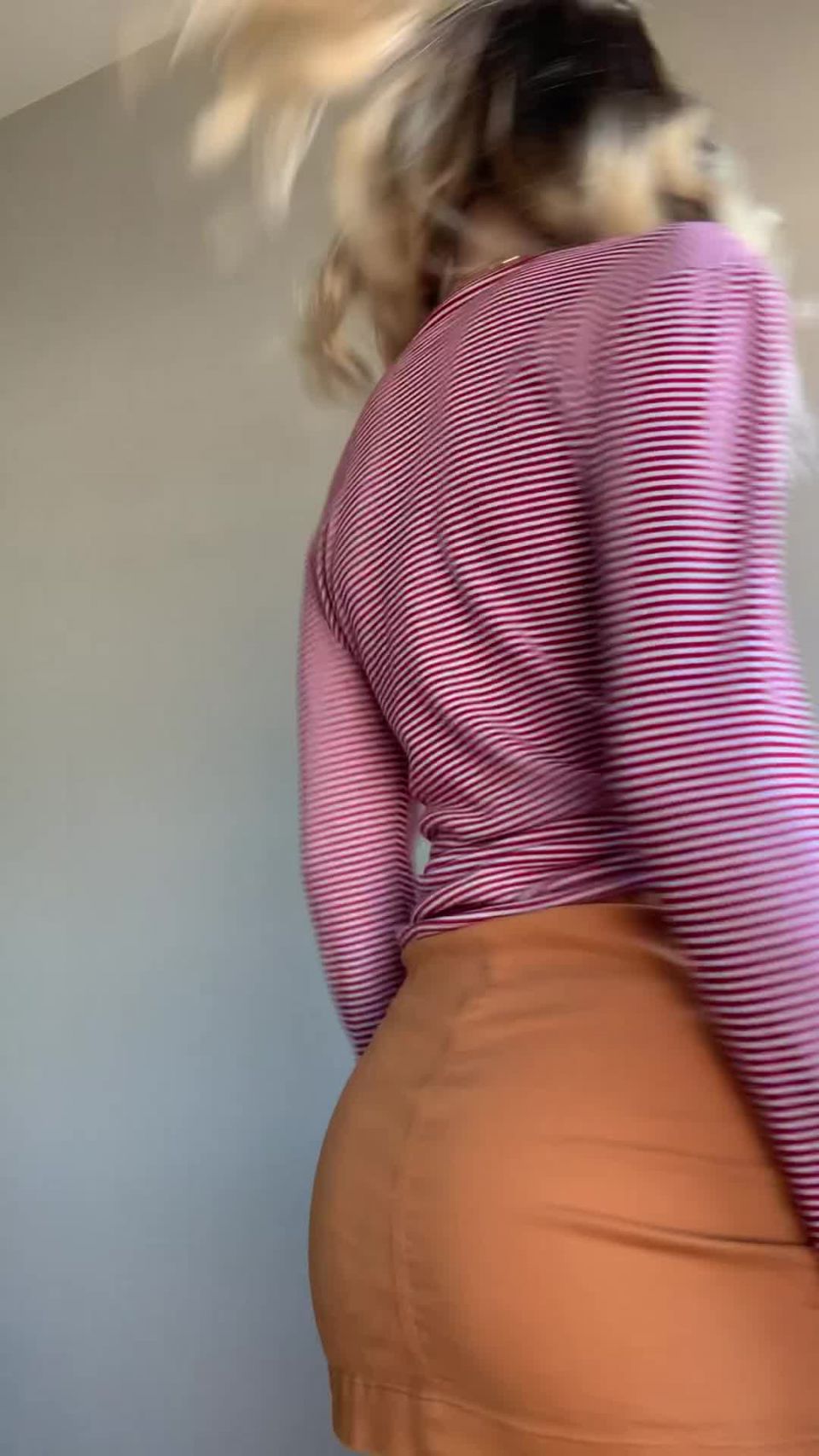 Flora Rodgers () Florarodgers - about to run some errands do you like my outfit 16-04-2021