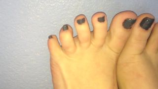 Eve Batelle - Playing with my little piggies - (Feet porn)-8