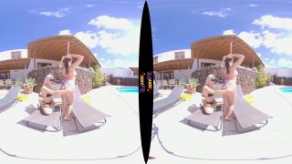 Creaming Up - Amelia B & Paige - virtual reality - virtual reality -5