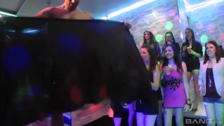 Party Hardcore Gone Crazy 12 Scene 3 Blowjob!-4