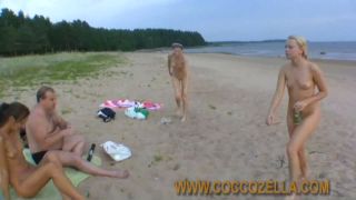 Coccozella-SiteRIP 0407-igor-beach-friends-5-1