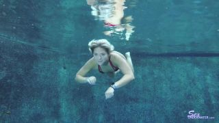 SexUnderwater e1024 Rharri Rhound UW Photo Shoot (mp4)-1