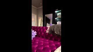 Violet Brandani FGLUzxGg73z8ZbaIy42gnV1piLCBy7dv-4