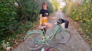 Bett Duett - UNCUT - Fahrrad Fick Tour mit meiner Freundin - Amateur-1