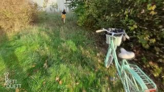 Bett Duett - UNCUT - Fahrrad Fick Tour mit meiner Freundin - Amateur-4