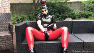 Latex Trying A New Mask From Bea Miersch.-6