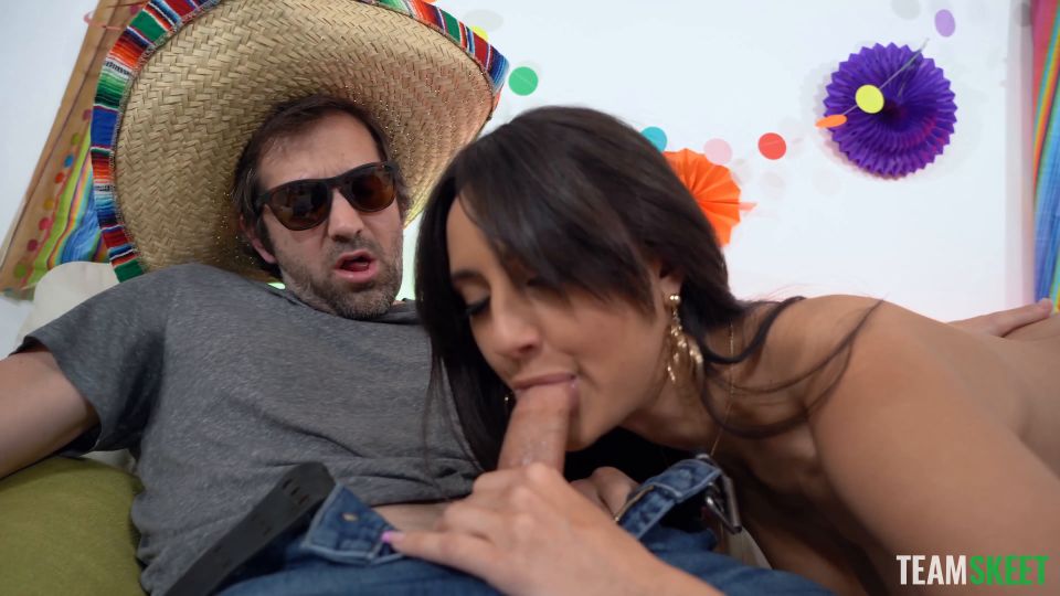 Eliza Ibarra Spicy Wings Challenge! Must-See Adult Fun