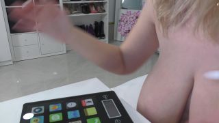 AlexsisFaye Measuring, weighting and slow motion with my funbags - Solo-9