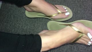 Footsiegalore 0910201814436580 Only Fans Exclusive Flip Flop Play And Dangling 5 Minute Video - [Webcam]-2